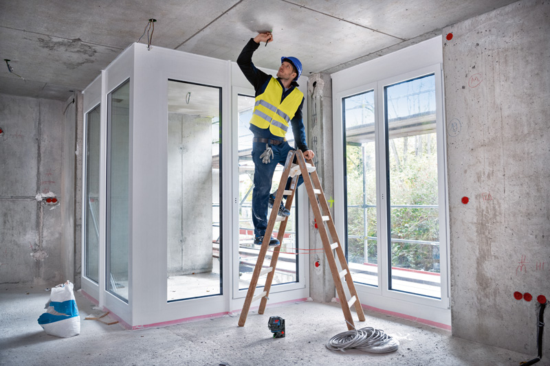 BOSCH Kombilaser GCL 2-50 G mit Deckenklemme und Handwerkerkoffer