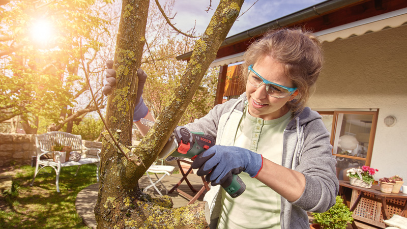 BOSCH Akku-Säge EasyCut 12 mit NanoBlade-Technologie, 1 x PBA 12V 2.0 Ah Akku