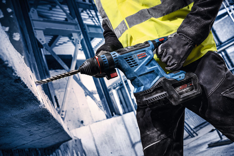 BOSCH EXPERT Akku-Bohrhammer mit SDS plus EXBH18V-32F, 2 x EXBA18V-80, XL-BOXX