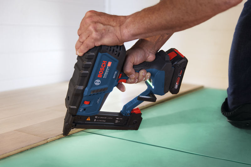 BOSCH Akku-Holzklammerer GTH 18V-38 M BOSCH Akku-Holzklammerer GTH 18V-38 M