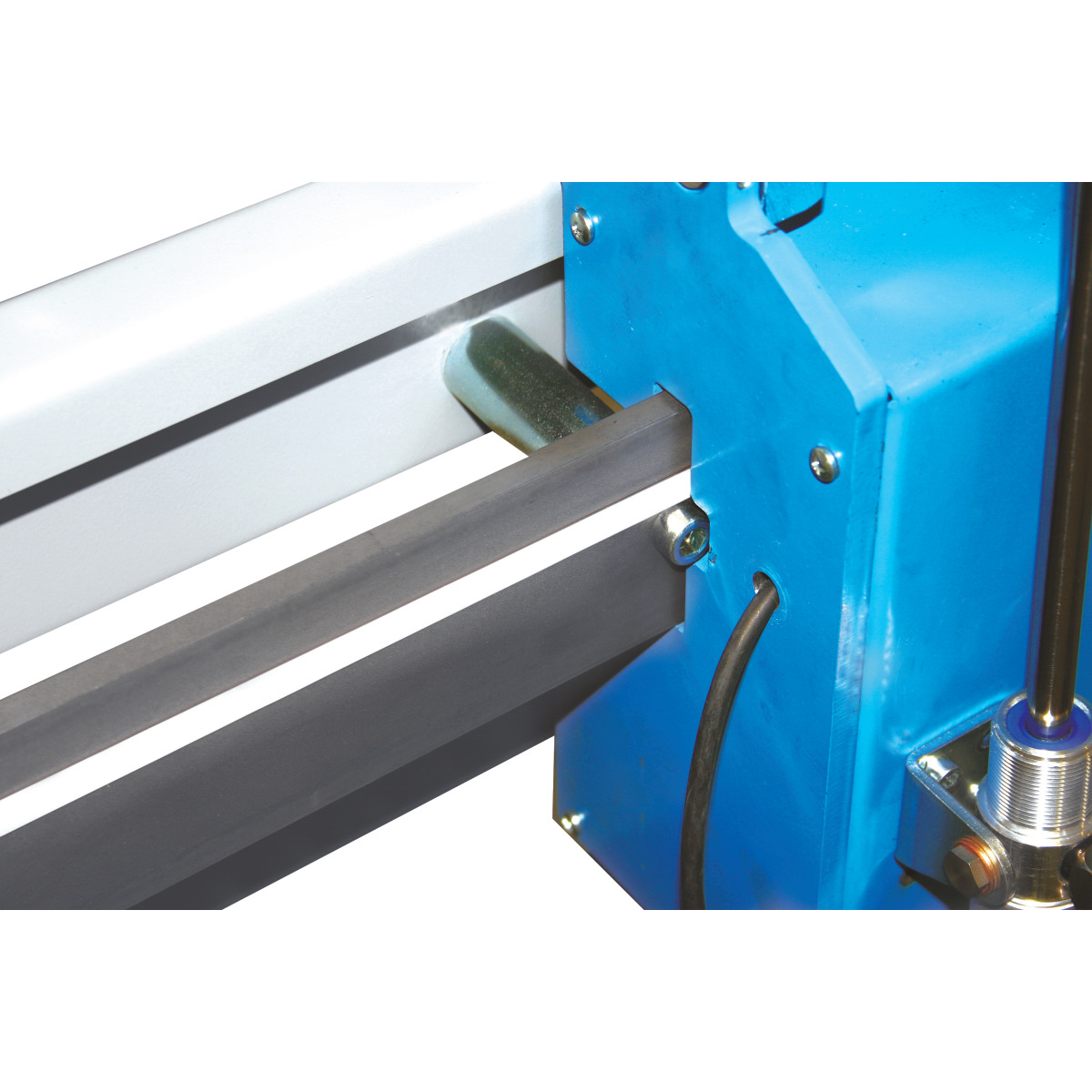 METALLKRAFT Erweiterung des Rollen- und Messbahnsystems MRB Standard für effektiveres und zeitsparendes Arbeiten Direktes Magnetband-Messsystem 7 m