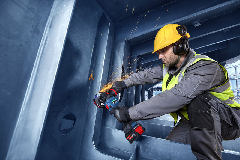 BOSCH EXPERT Akku-Winkelschleifer EXWS18V-15S, 2 x EXBA18V-80
