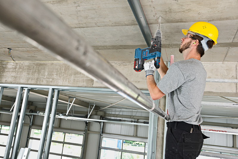BOSCH Akku-Bohrhammer GBH 18V-26 F, 2x 5,0 Ah Li-Ion Akku, L-BOXX