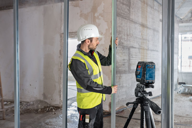 BOSCH Linienlaser GLL 20-22 G, BA 3.7V 3.0Ah XL + USB-C®-Kabel im Handwerkerkoffer