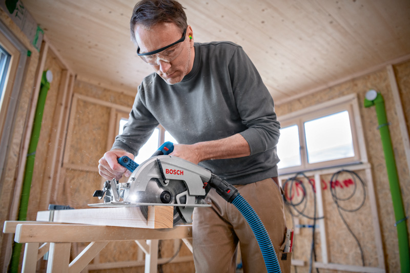 BOSCH Akku-Handkreissäge GKS 18V-70 L in L-BOXX