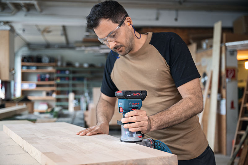 BOSCH Akku-Kantenfräse GKF 18V-8, L-BOXX 238