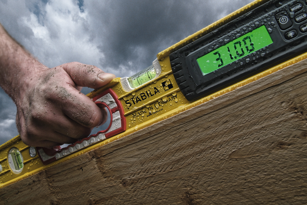 STABILA Elektronische Wasserwaage TECH 196, 61 cm, 2 Digital-Displays, Messbereich: 0° – 360° (4 x 90°), Anzeige-Modi: °, %, mm/m, in/ft, Schutzklasse IP 65, Wasserwaagen-Tasche