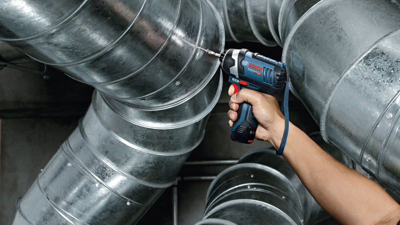 BOSCH Akku-Drehschlagschrauber GDR 12V-105, 2 x Akku GBA 12V 2.0Ah in L-BOXX