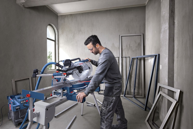 BOSCH Kapp- und Gehrungssäge GCM 340-305 D