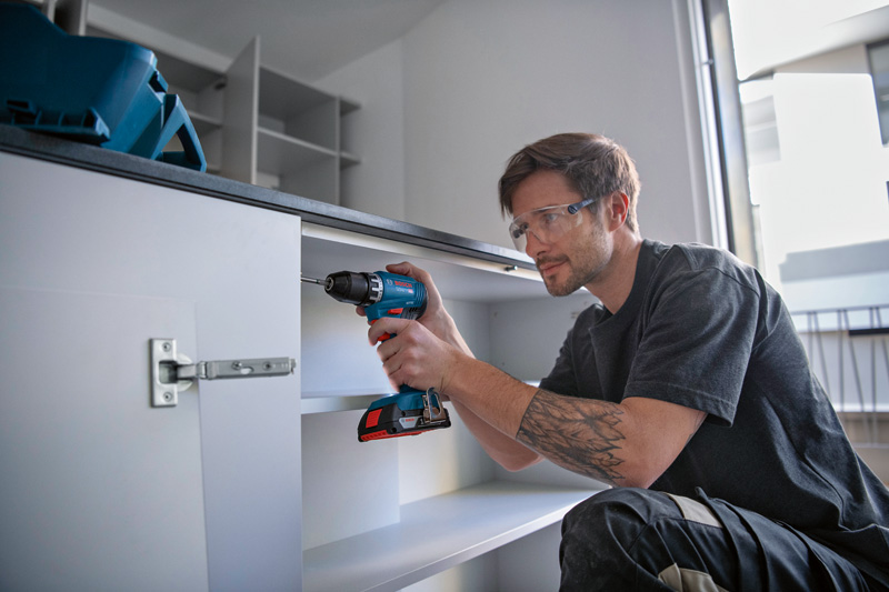 BOSCH Akku-Bohrschrauber GSR 18V-45, 2 Akku GBA 18V 3.0Ah in L-BOXX