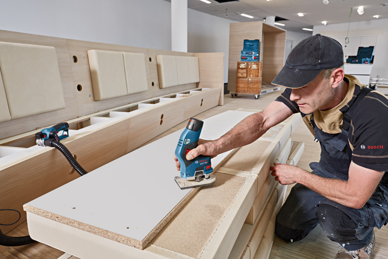 BOSCH Akku-Kantenfräse GKF 12V-8, mit 2 x 3,0 Ah Li-Ion Akku, L-BOXX BOSCH Akku-Kantenfräse GKF 12V-8, mit 2 x 3,0 Ah Li-Ion Akku, L-BOXX