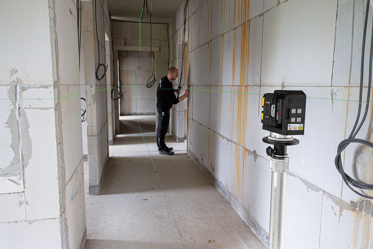 STABILA Kreuzlinien-Lot-Laser LAX 500 G, 12-V-System, 7-teiliges Set, mit Akku und Ladegerät (EU) STABILA Kreuzlinien-Lot-Laser LAX 500 G, 12-V-System, 7-teiliges Set, mit Akku und Ladegerät (EU)