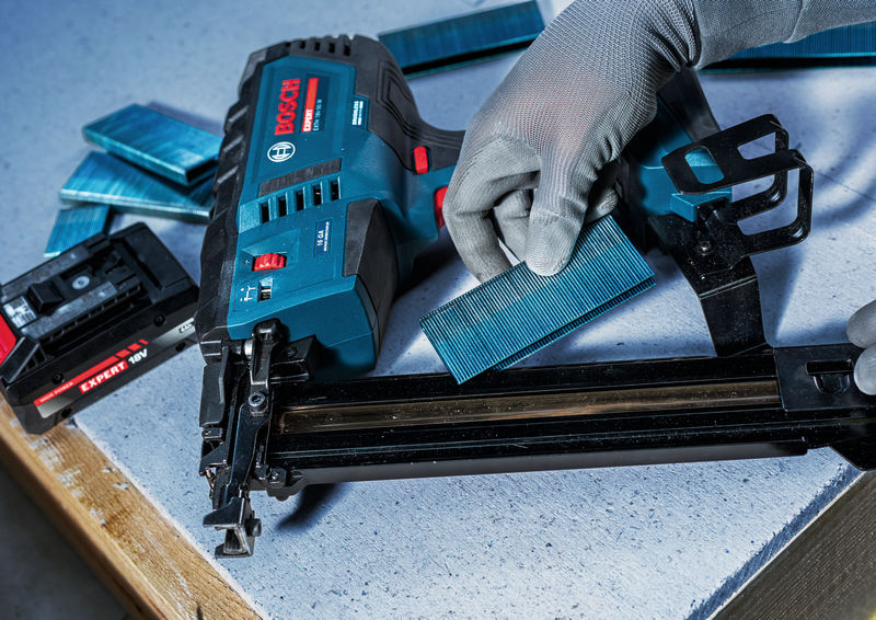 BOSCH EXPERT Akku-Holzklammerer EXTH18V-50M, XL-BOXX