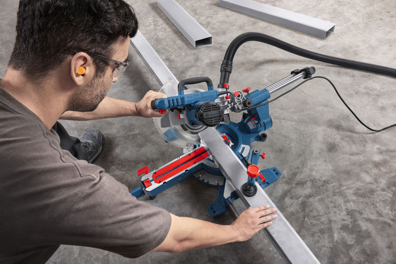 BOSCH Kapp- und Gehrungssäge GCM305-216S