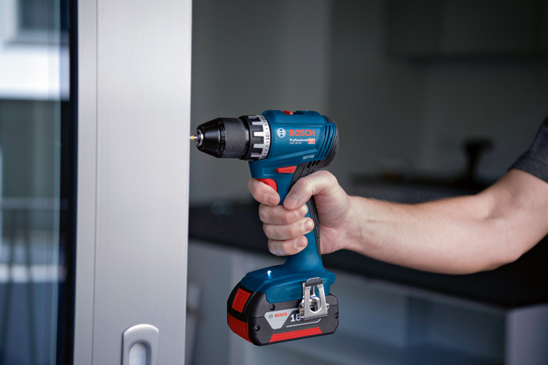 BOSCH Akku-Bohrschrauber GSR 18V-45, 2 Akku GBA 18V 2.0Ah, Ladg. u. L-CASE