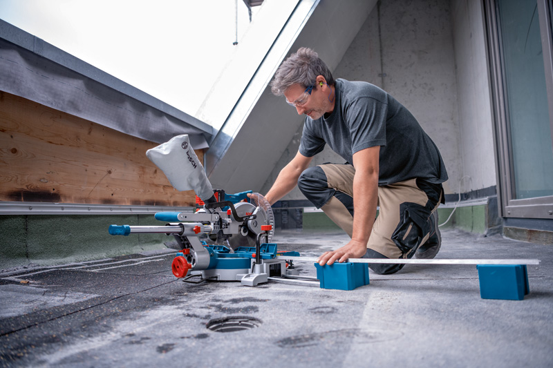 BOSCH Akku-Kapp- und Gehrungssäge BITURBO GCM 18V-216 D