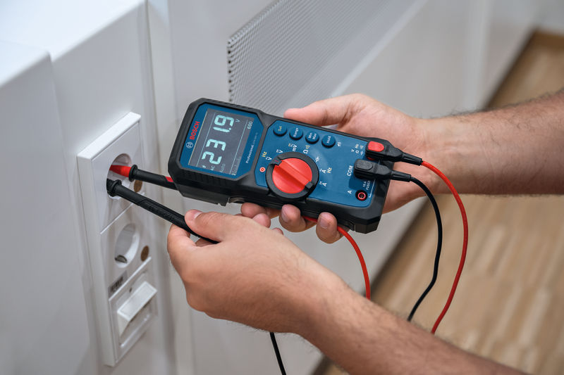 BOSCH Multimeter GDM 600-15 mit MH1