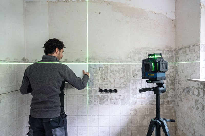 BOSCH Linienlaser GLL 12V-100-33 CG, 1 x Akku GBA 12V 2.0Ah in L-BOXX