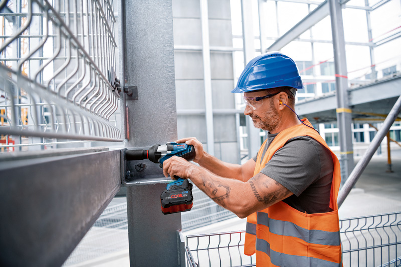 BOSCH Akku-Drehschlagschrauber GDS 18V-1050 HC, 2 x Akku ProCORE18V 8.0Ah in L-BOXX