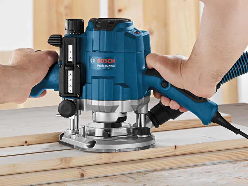 BOSCH Oberfräse GOF 1250 CE