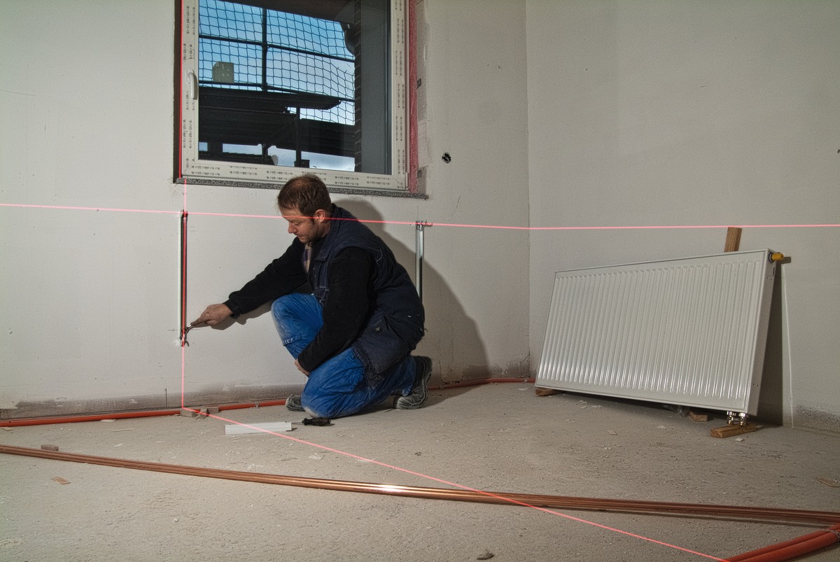 STABILA Kreuzlinienlaser LAX 300, 5-teiliges Set, selbstnivellierend, scharfe Laser-Linien mit Lotpunkten, Reichweite bis 20 m, Schutzklasse IP 54, inklusive Teleskopstange LT 30 STABILA Kreuzlinienlaser LAX 300, 5-teiliges Set, selbstnivellierend, scharfe Laser-Linien mit Lotpunkten, Reichweite bis 20 m, Schutzklasse IP 54, inklusive Teleskopstange LT 30
