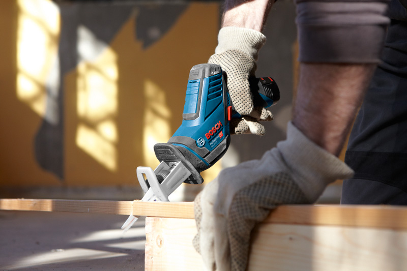 BOSCH Akku-Säbelsäge GSA 12V-14 + 2× GBA 12 3.0Ah, GAL 12V-40 in L-BOXX