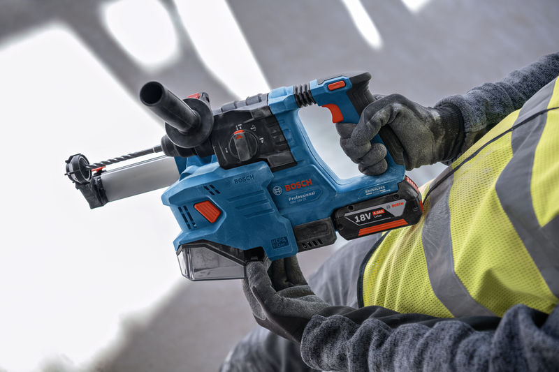 BOSCH Akku-Bohrhammer mit SDS plus GBH 18V-22, 2 x Akku GBA 18V 4.0Ah in L-BOXX 136