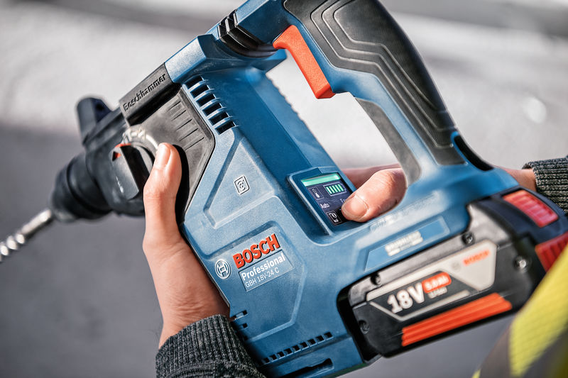BOSCH Akku-Bohrhammer GBH 18V-24 C + 2 x GBH 18V 5,0 Ah GAL 1880 CV in L-BOXX