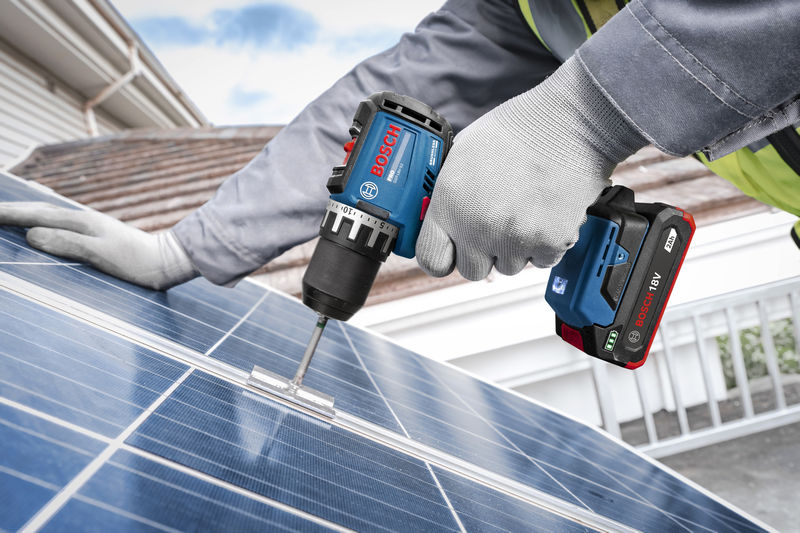 BOSCH Akku-Bohrschrauber GSR18V-52, 2 x Akku GBA 18V 2.0Ah in L-Case BOSCH Akku-Bohrschrauber GSR18V-52, 2 x Akku GBA 18V 2.0Ah in L-Case