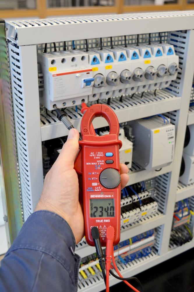 BENNING Digital-Stromzangen- Multimeter CM 2-1 Benning