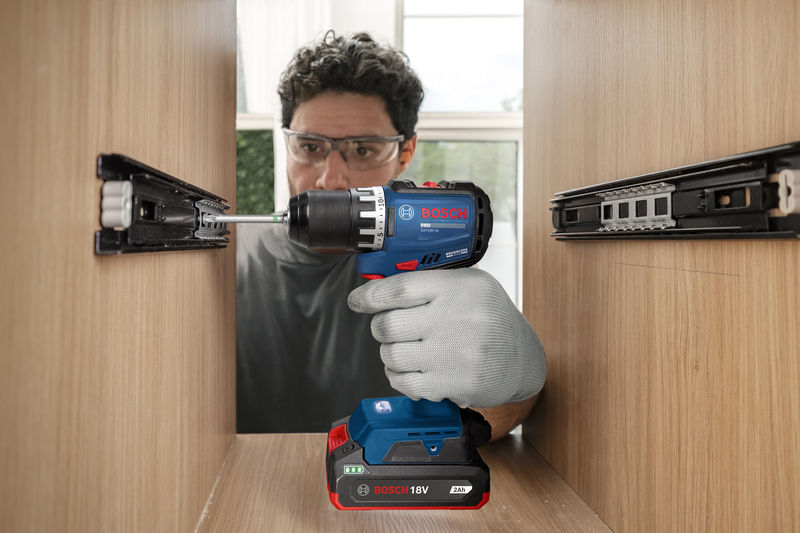 BOSCH Akku-Bohrschrauber GSR18V-52, 2 x Akku GBA 18V 2.0Ah in L-Case