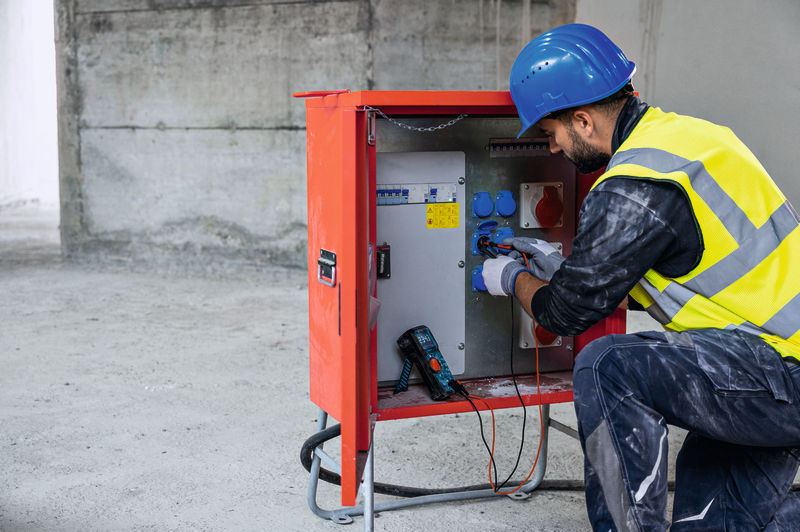 BOSCH Multimeter GDM 600-15 mit MH1