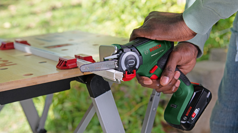 BOSCH Akku-Säge mit NanoBlade-Technologie UniversalCut 18V-65