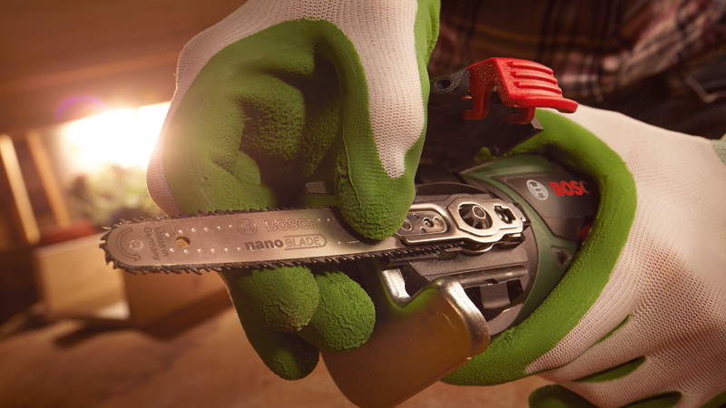 BOSCH Akku-Säge EasyCut 12 mit NanoBlade-Technologie BOSCH Akku-Säge EasyCut 12 mit NanoBlade-Technologie