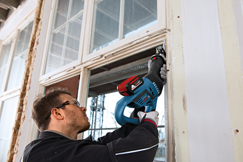 BOSCH Akku-Säbelsäge GSA 18V-32 im Karton