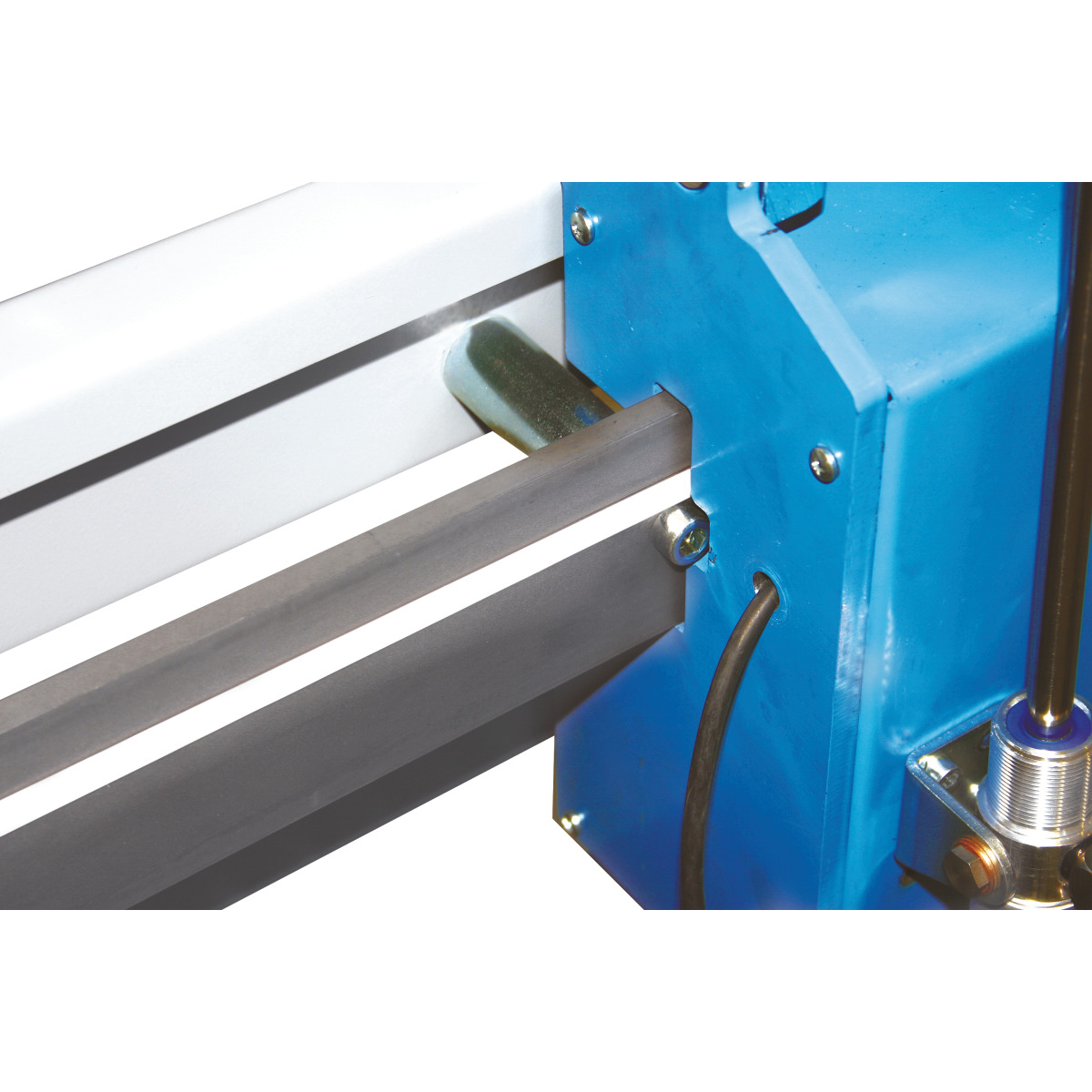 METALLKRAFT Erweiterung des Rollen- und Messbahnsystems MRB Standard für effektiveres und zeitsparendes Arbeiten Direktes Magnetband-Messsystem 6 m
