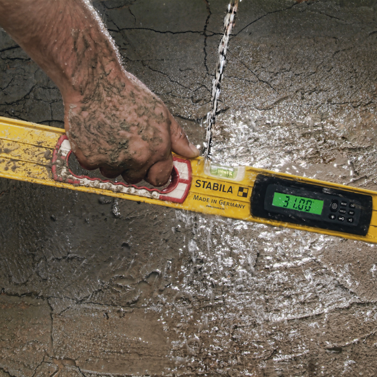 STABILA Elektronische Wasserwaage TECH 196, 40 cm, 2 Digital-Displays, Messbereich: 0° – 360° (4 x 90°), Anzeige-Modi: °, %, mm/m, in/ft, Schutzklasse IP 65, Wasserwaagen-Tasche